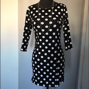 Divided mini-dress, long sleeve, white on black